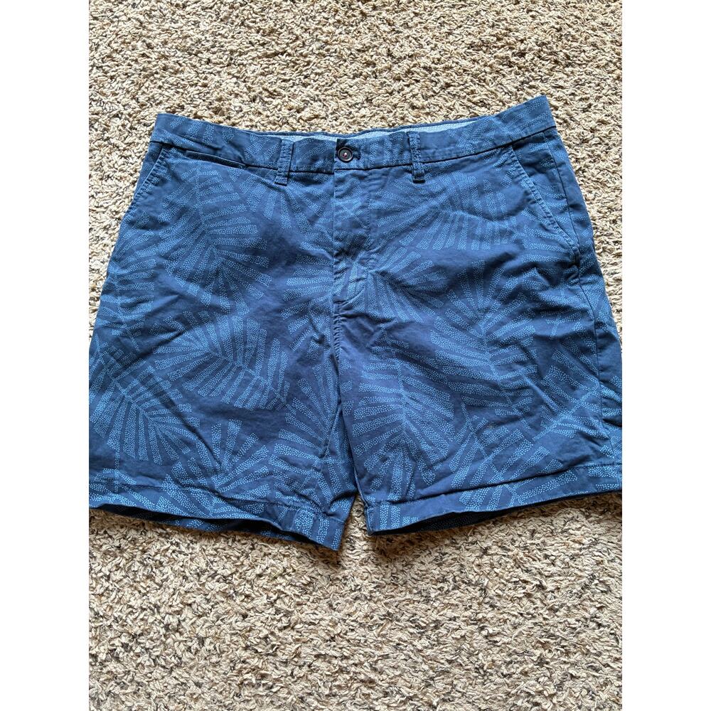 Tommy Hilfiger Chino Style Shorts Palm Fronds, Blue Size 36